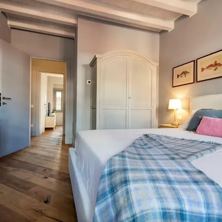Isola Bella Apartments,